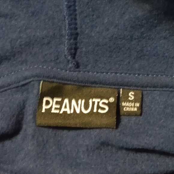 Snoopy Basketball Peanuts Hoodie NEW nwot shirt Charlie Brown woodstock cartoon - Picture 7 of 7